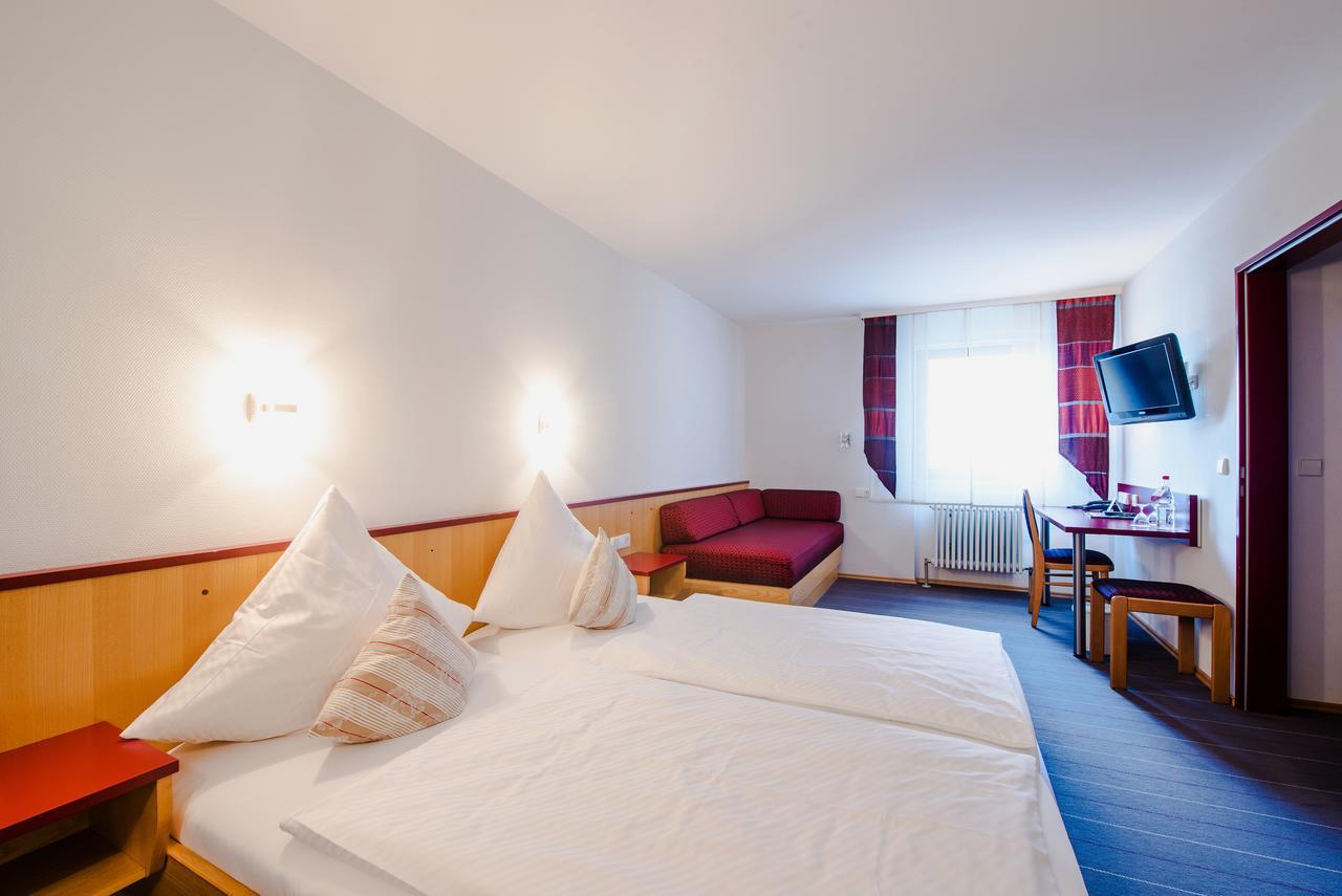 Hotel Gasthof Zum Roessle Altenstadt  Extérieur photo