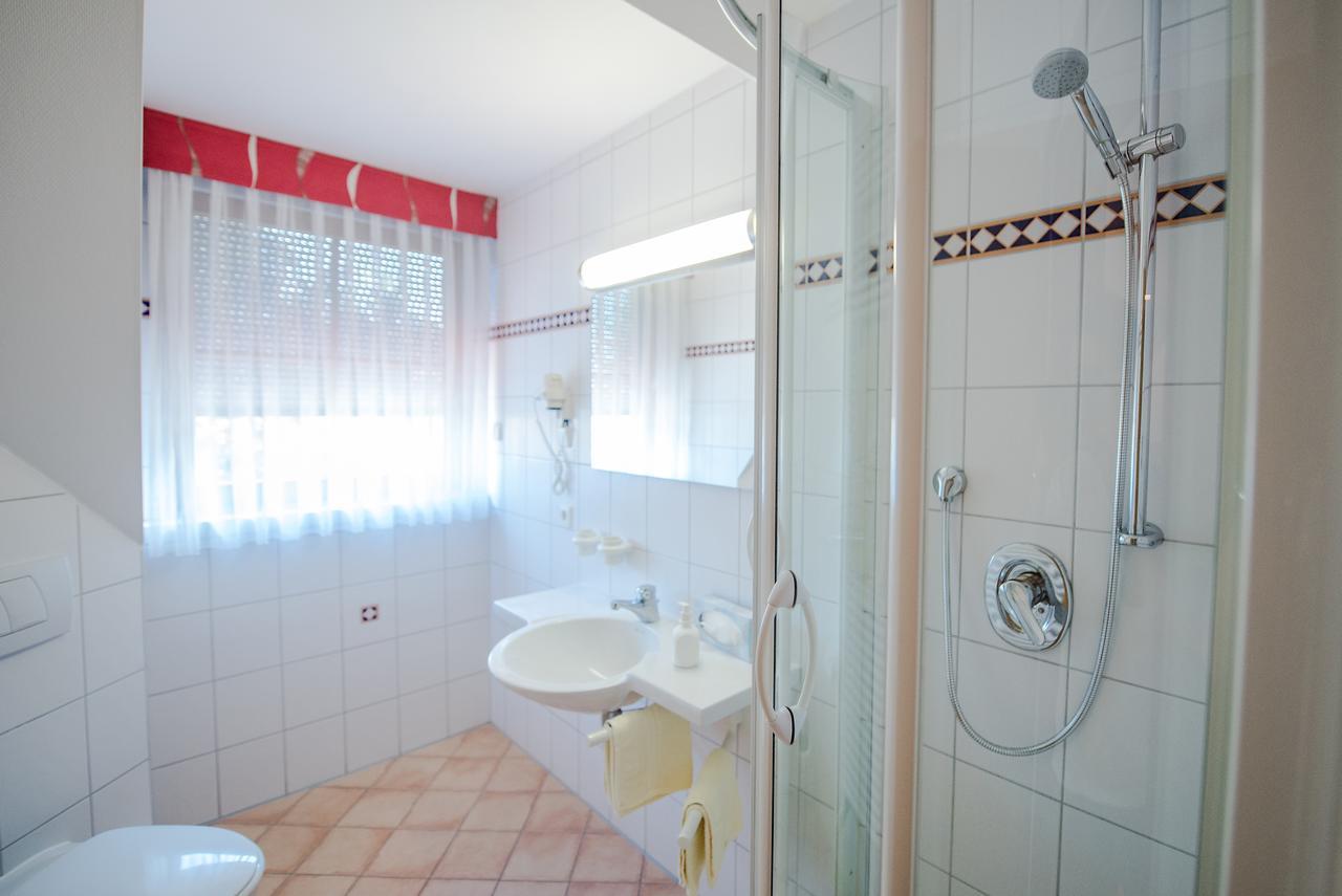 Hotel Gasthof Zum Roessle Altenstadt  Extérieur photo