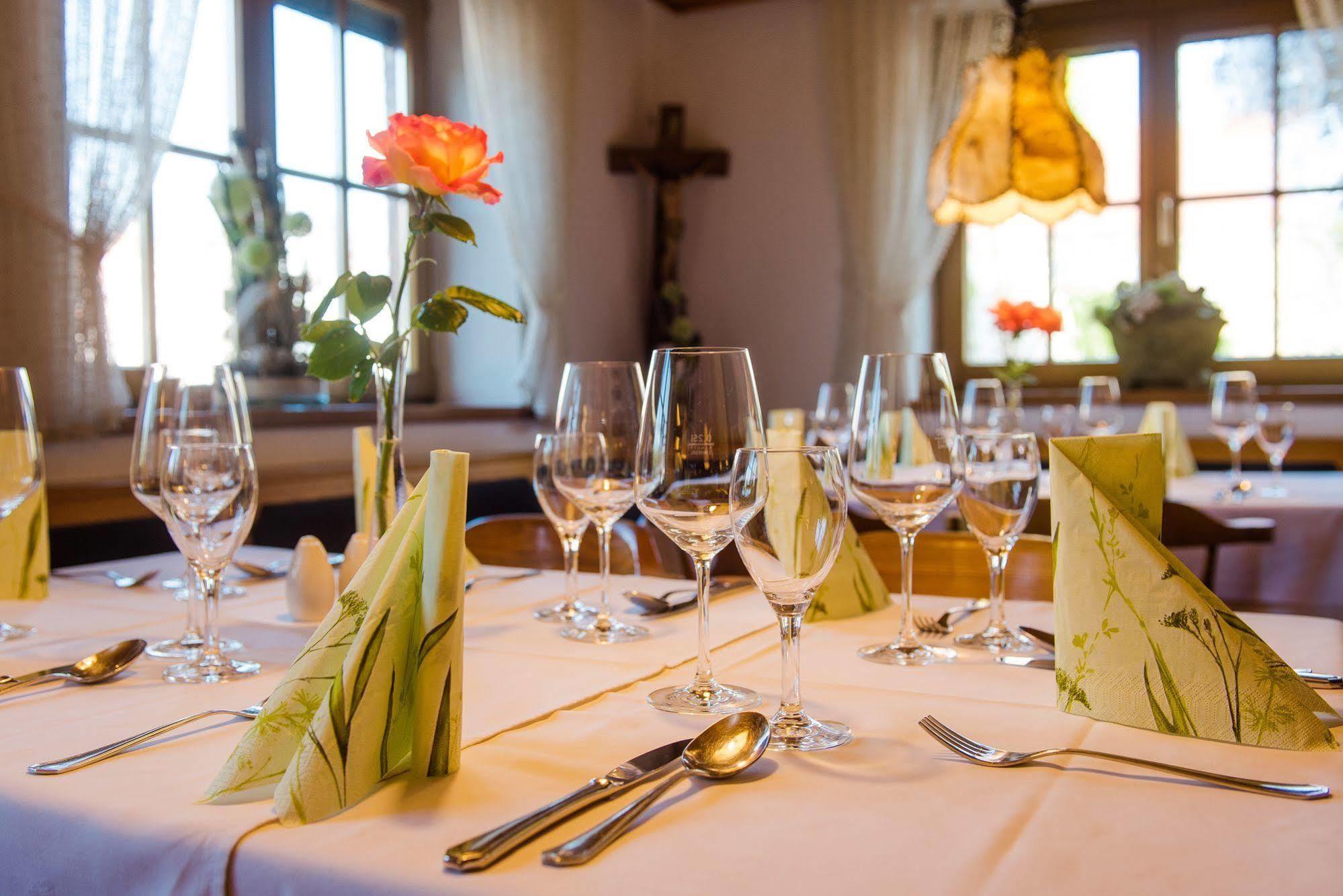 Hotel Gasthof Zum Roessle Altenstadt  Extérieur photo