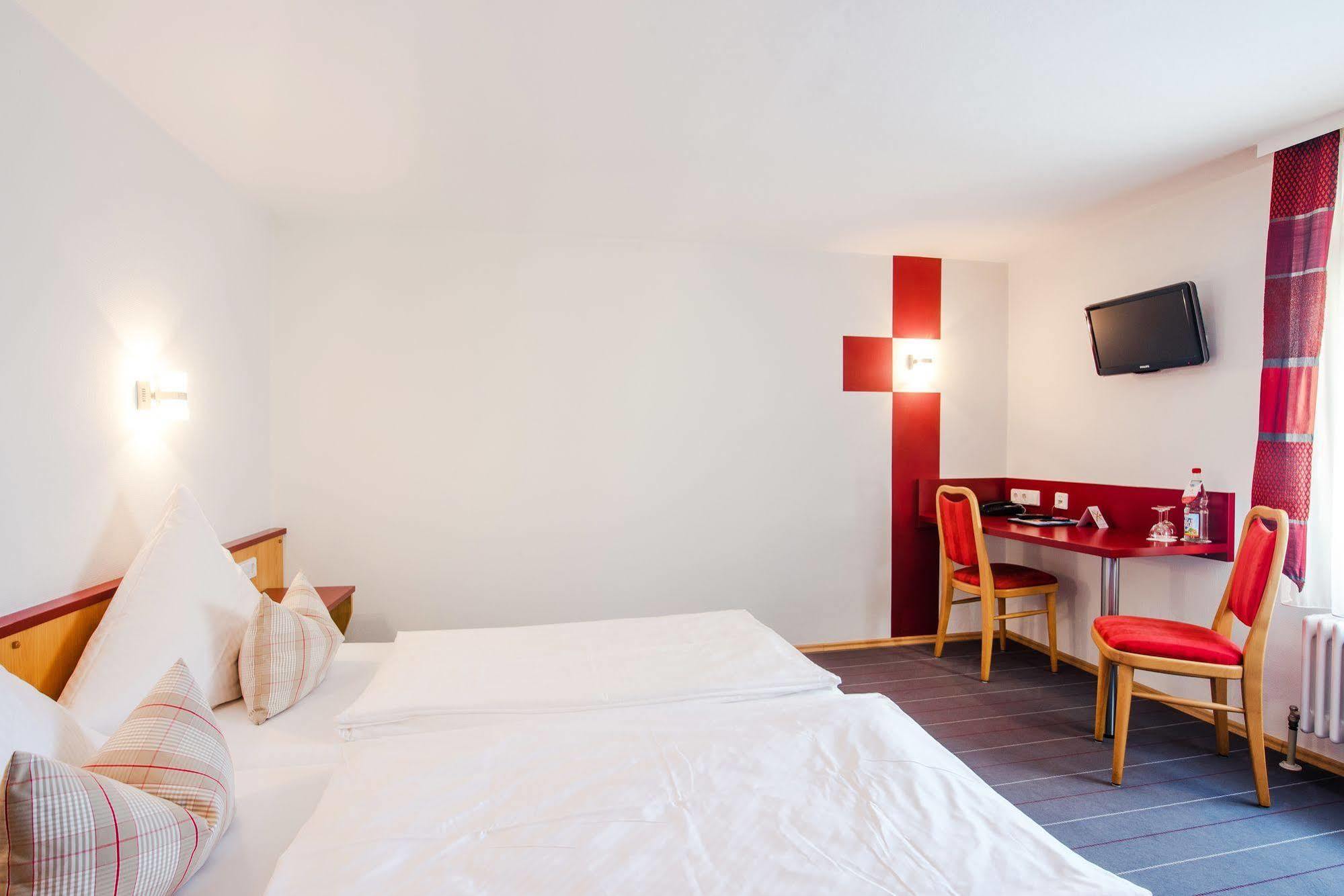 Hotel Gasthof Zum Roessle Altenstadt  Extérieur photo