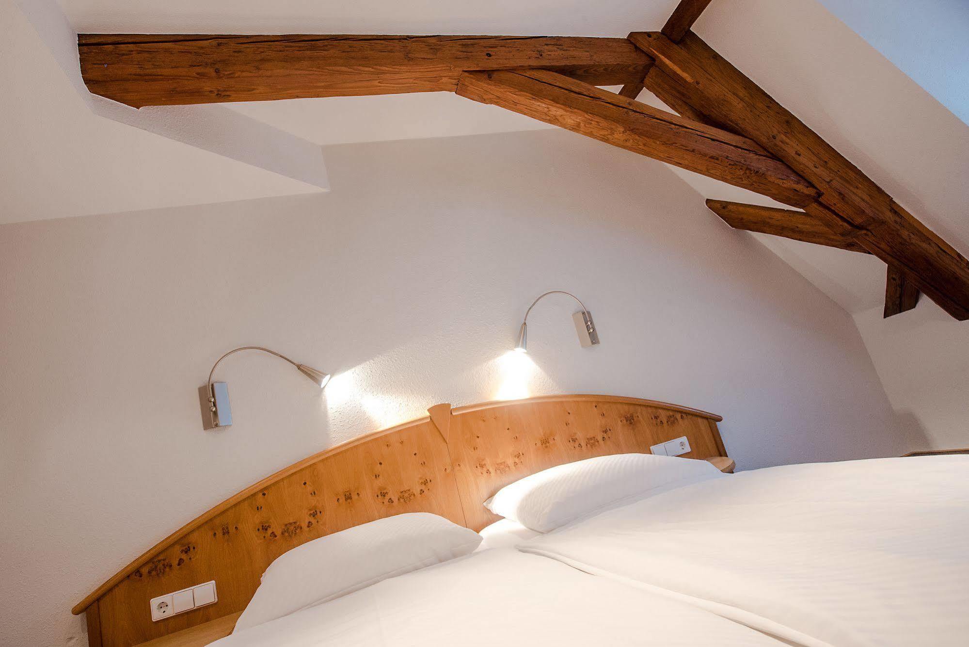 Hotel Gasthof Zum Roessle Altenstadt  Extérieur photo