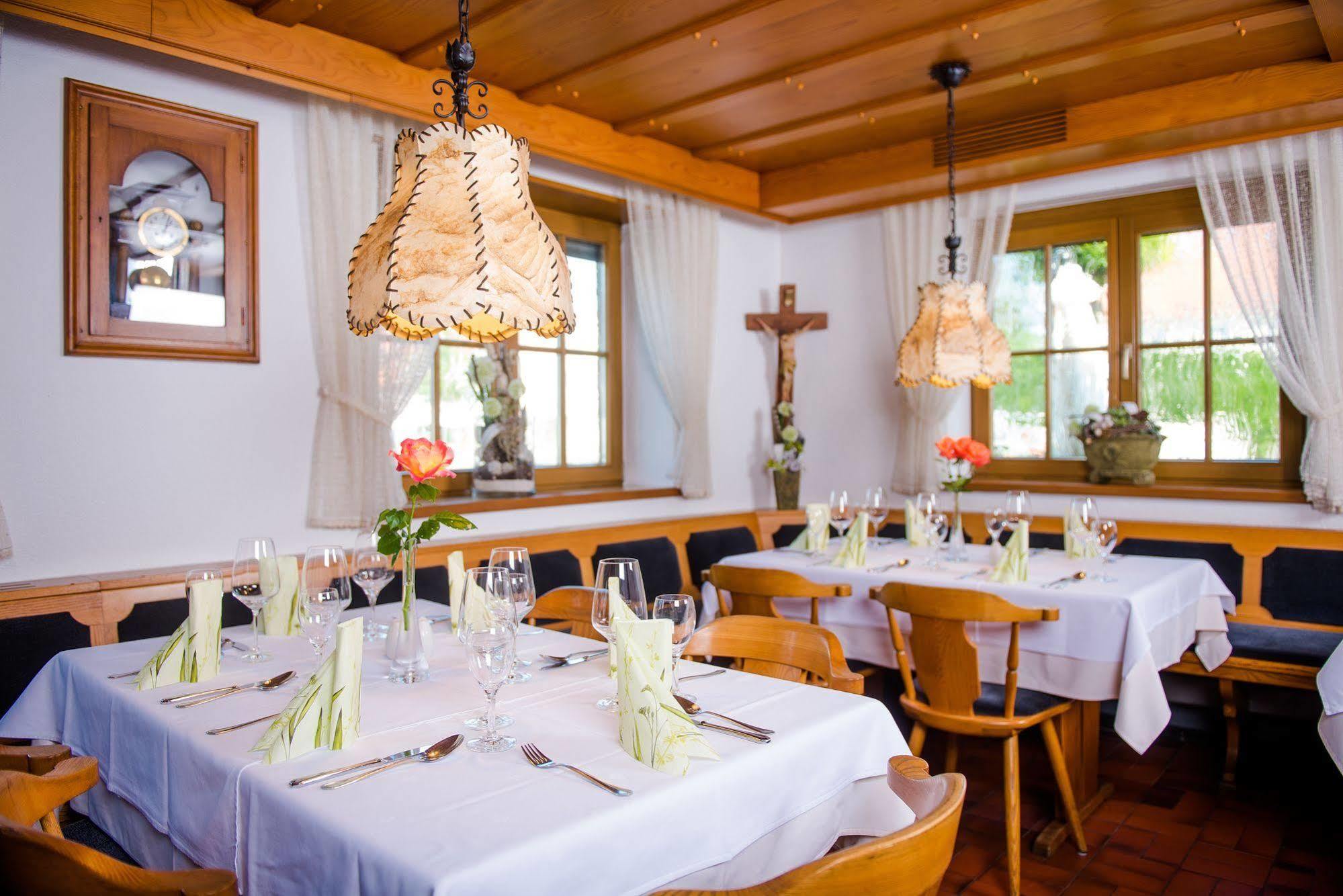 Hotel Gasthof Zum Roessle Altenstadt  Extérieur photo